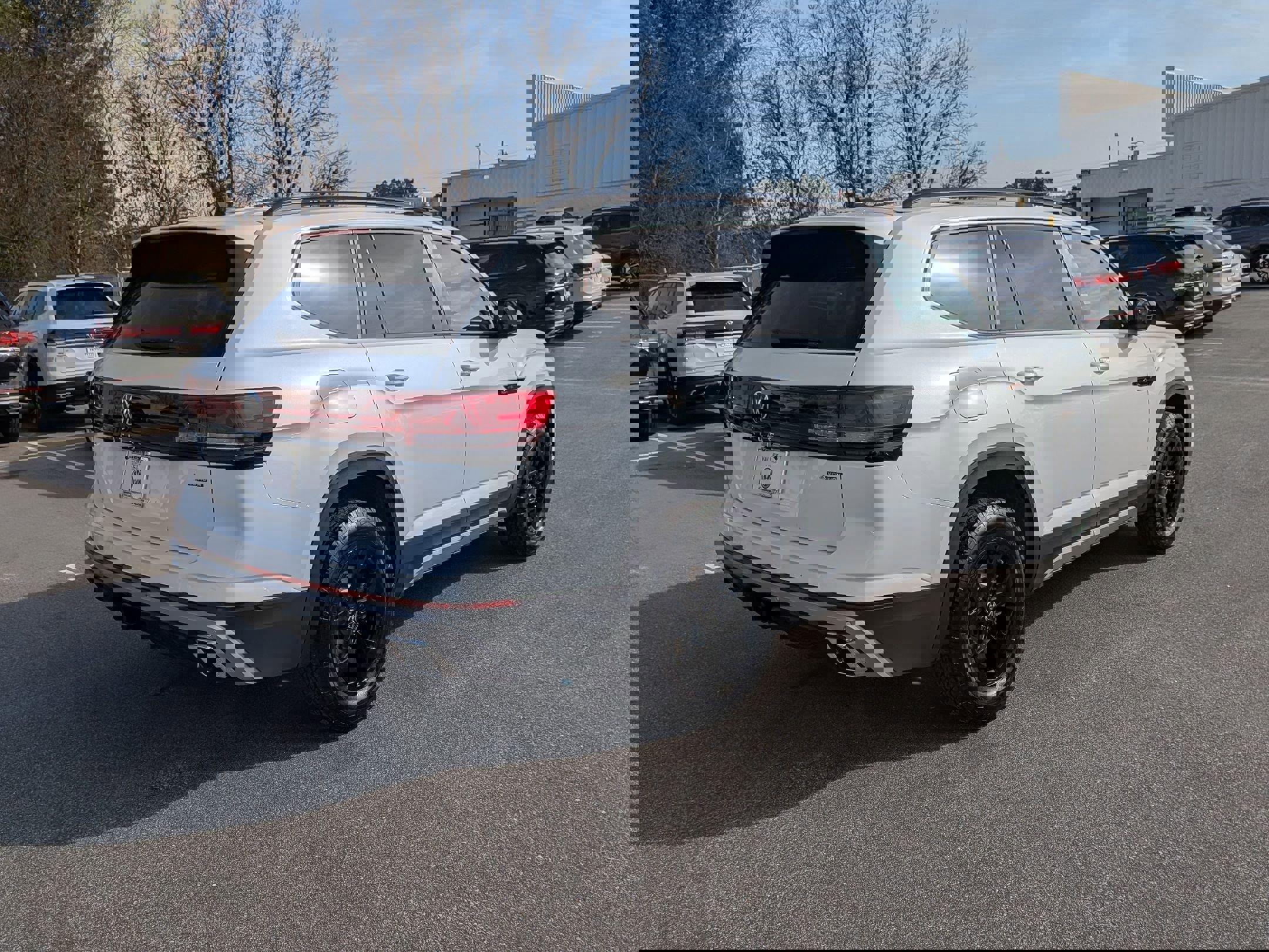 New 2026 Volkswagen Atlas Peak Edition image 3