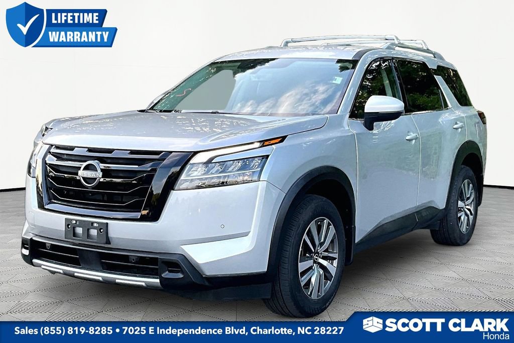 Used 2023 Nissan Pathfinder SL w/ Black Appearance Package AWD/4WD image 3