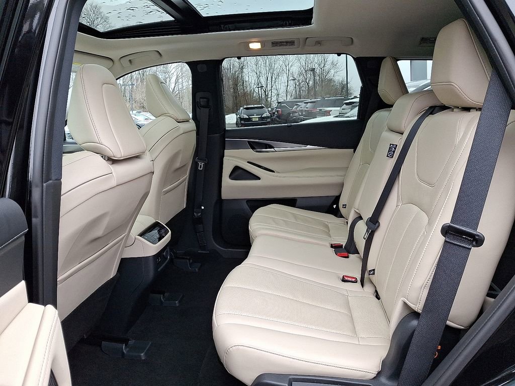 Used 2023 INFINITI QX60 Luxe w/ Cargo Package AWD/4WD image 11
