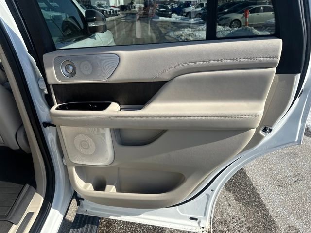 Used 2020 Lincoln Navigator Reserve w/ Luxury Package image 24