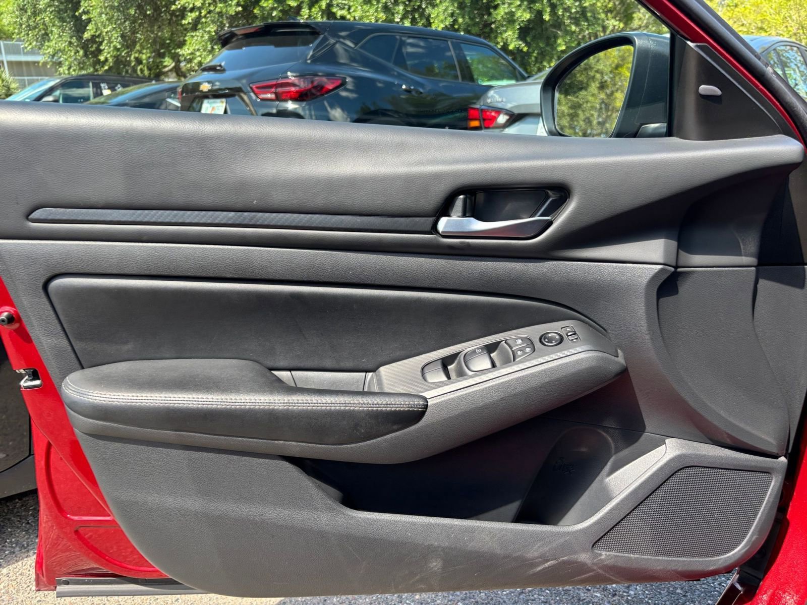 Used 2025 Nissan Altima 2.5 SV FWD image 18