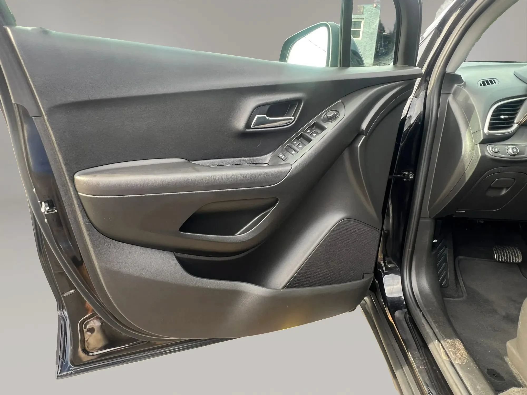 Used 2020 Chevrolet Trax LS w/ LPO, Protection Package FWD image 11