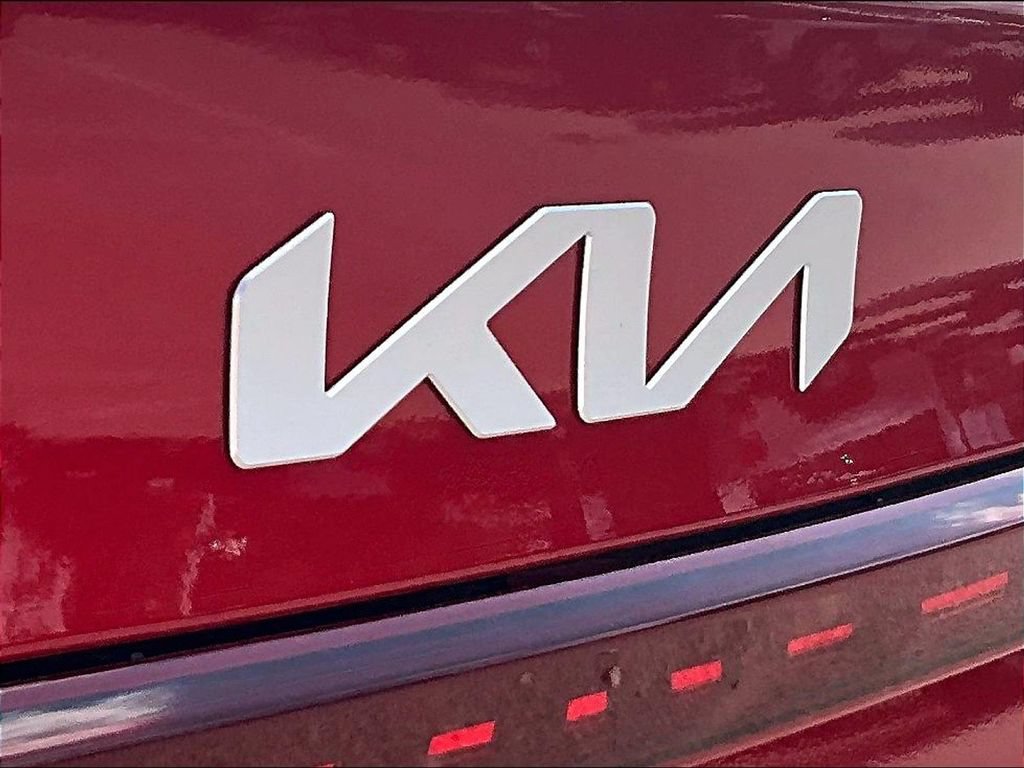 Used 2024 Kia Forte LXS w/ LXS Technology Package FWD image 9