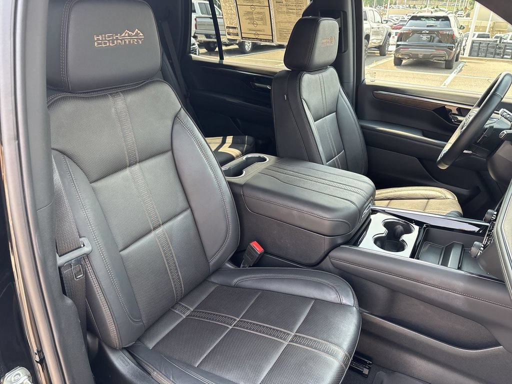 Certified 2025 Chevrolet Tahoe High Country AWD/4WD image 34