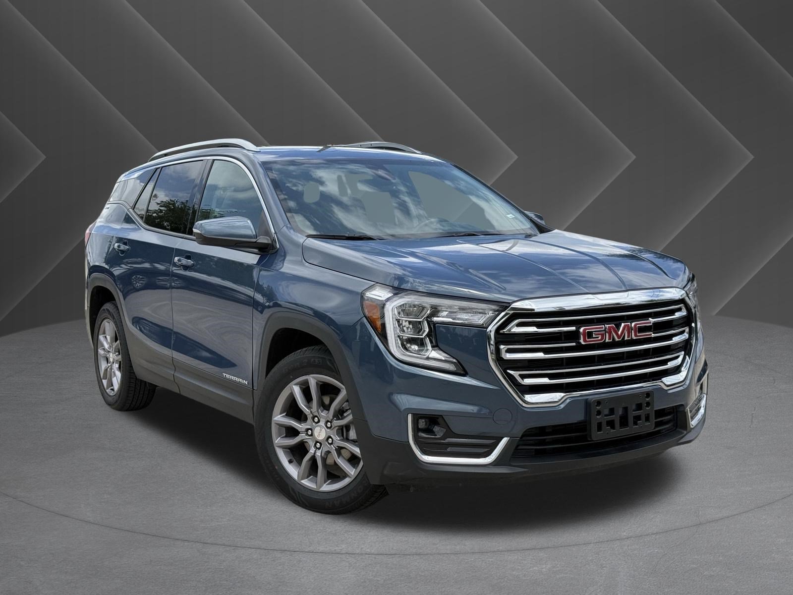 Used 2024 GMC Terrain SLT AWD/4WD image 2
