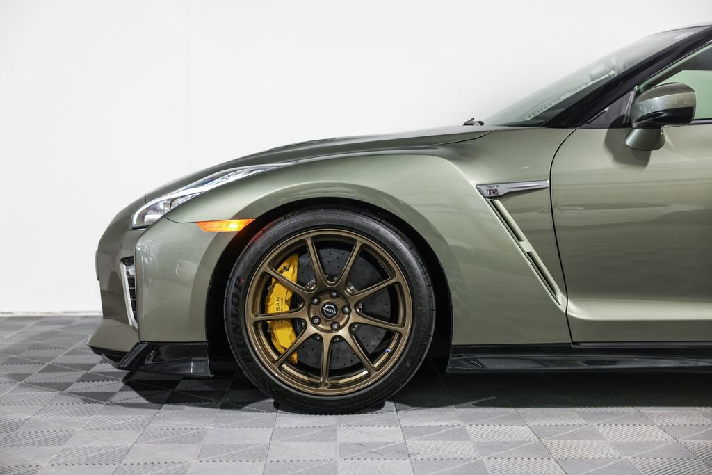 Used 2021 Nissan GT-R Premium image 13