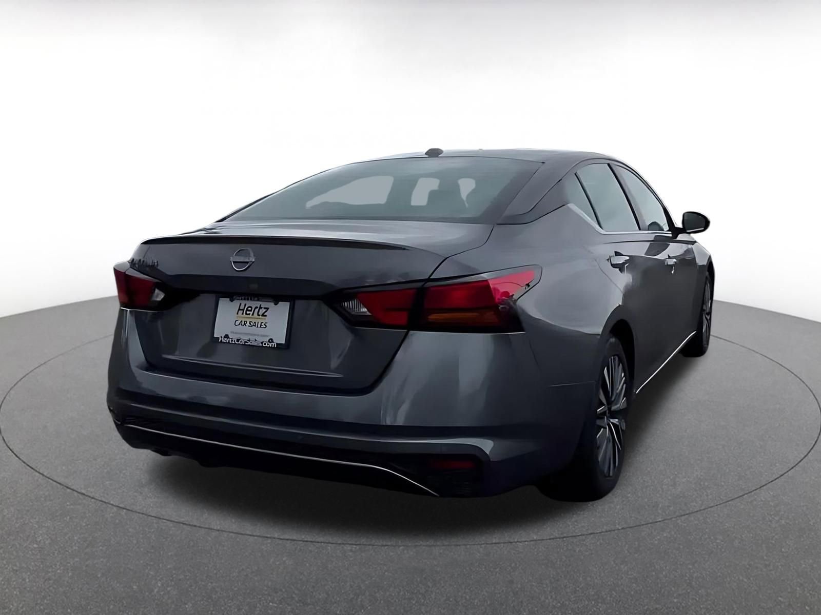 Used 2025 Nissan Altima 2.5 SV FWD image 14