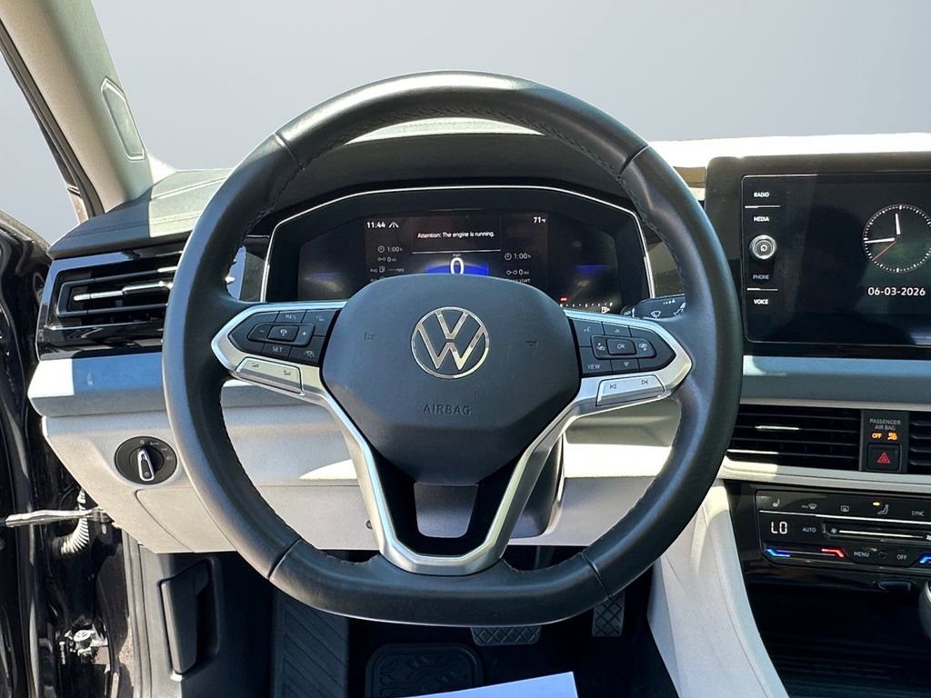 Used 2025 Volkswagen Jetta SE FWD image 12