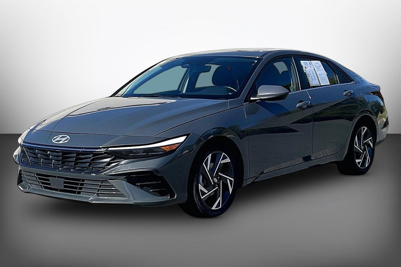 Used 2025 Hyundai Elantra SEL FWD image 4
