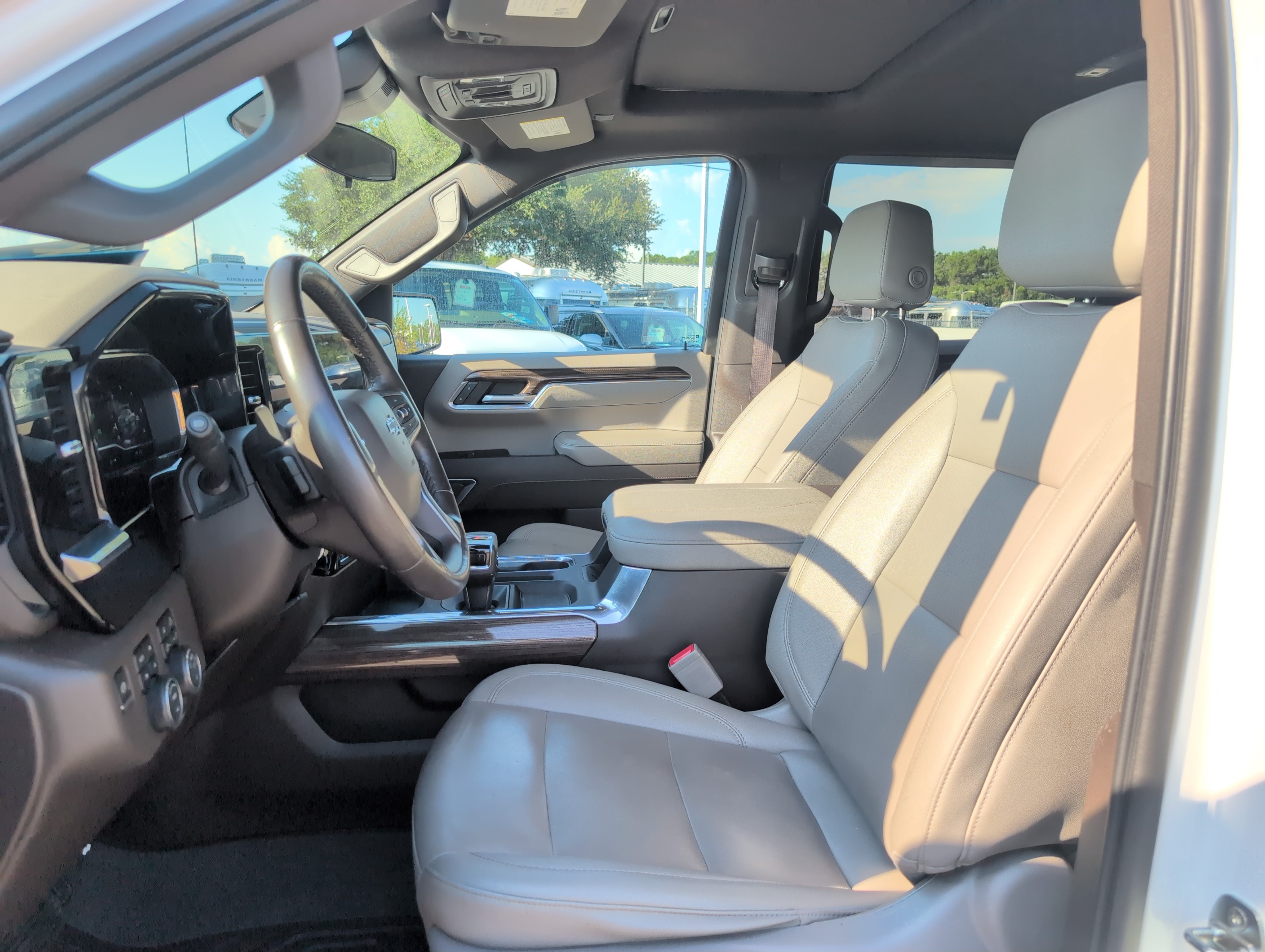 Used 2023 Chevrolet Silverado 1500 LT Trail Boss w/ LT Trail Boss Premium Package AWD/4WD image 14