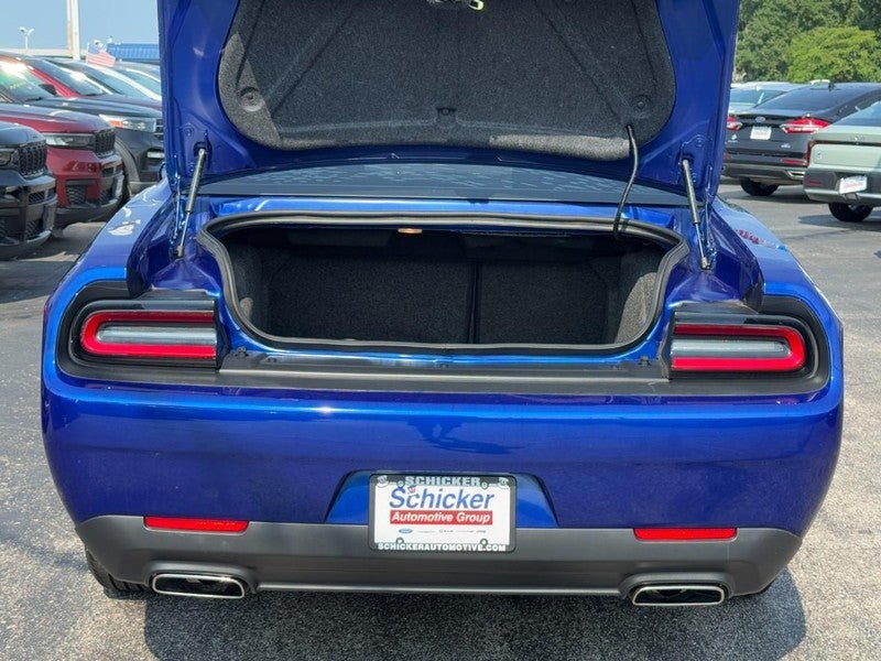 Used 2022 Dodge Challenger SXT RWD image 5
