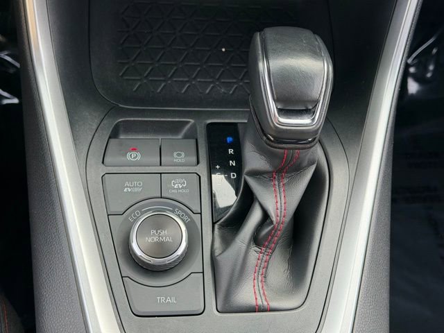 Used 2022 Toyota RAV4 SE w/ Weather & Moonroof Package AWD/4WD image 18