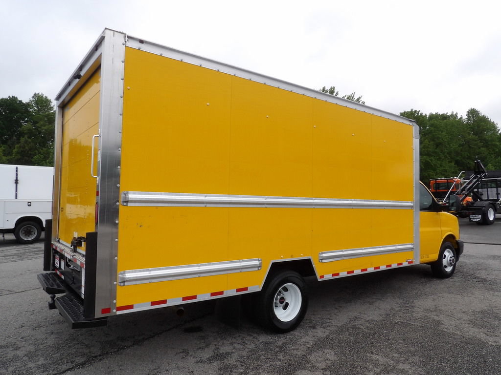 Used 2019 GMC Savana 3500 Extended w/ Driver Convenience Package RWD image 8