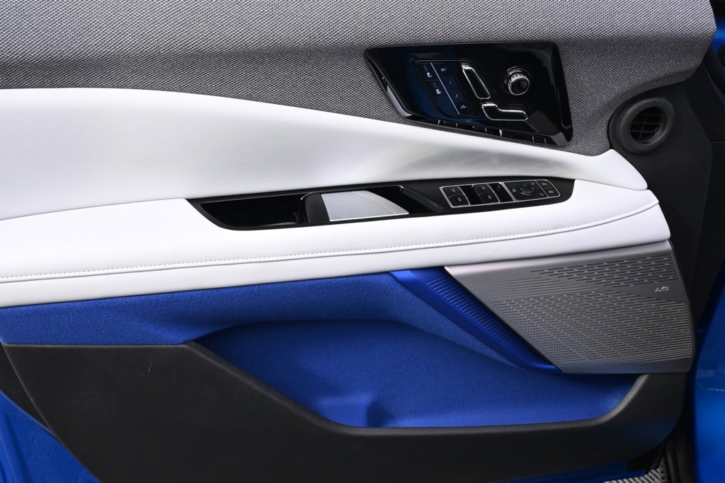 New 2025 Cadillac Optiq Luxury 1 w/ LPO, Floor Liner Package image 22