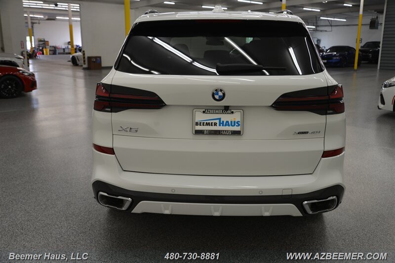Used 2025 BMW X5 xDrive40i w/ M Sport Package AWD/4WD image 11