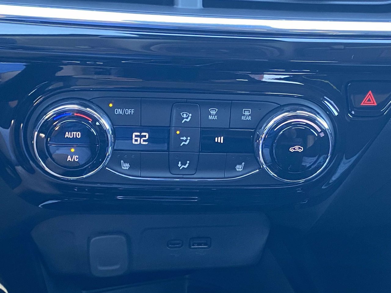 New 2026 Chevrolet Trax ACTIV w/ Sunroof Package FWD image 28