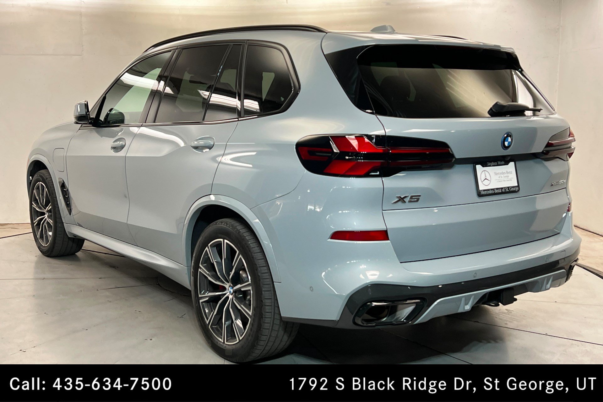 Used 2026 BMW X5 xDrive50e w/ M Sport Package AWD/4WD image 3