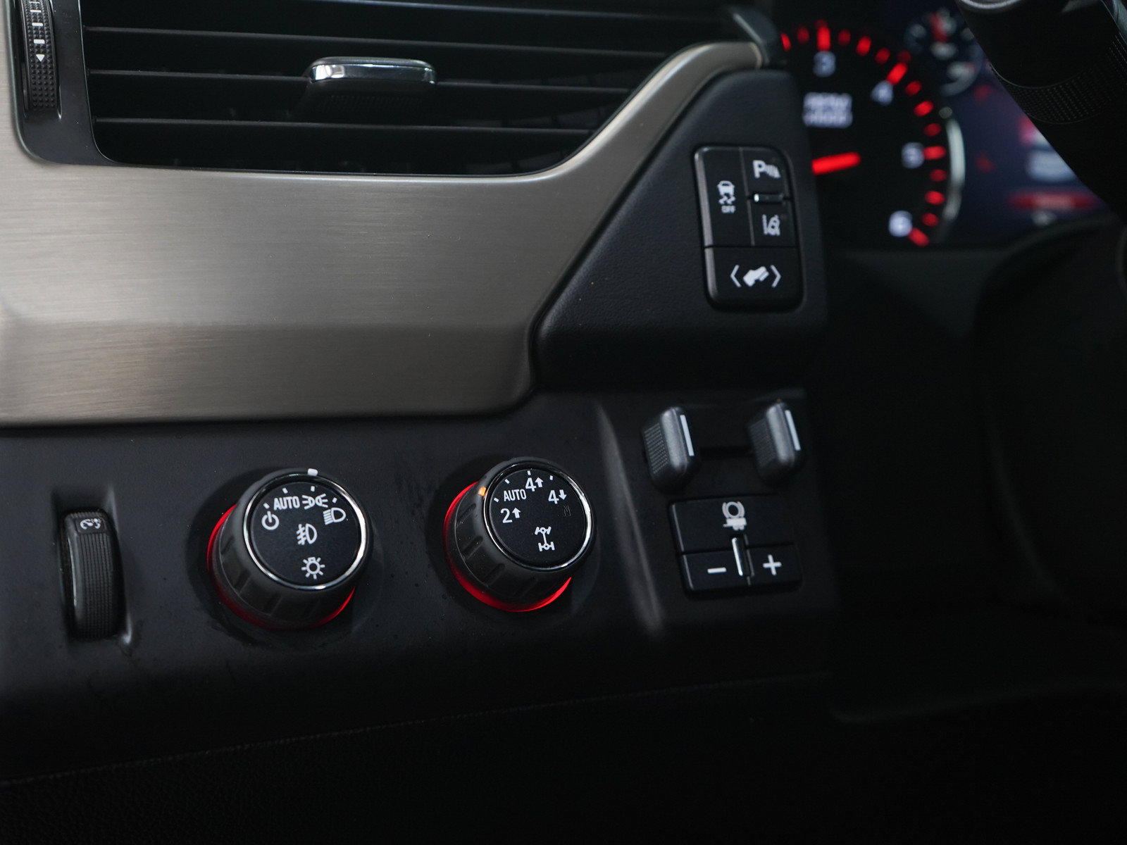Used 2015 GMC Yukon Denali AWD/4WD image 29
