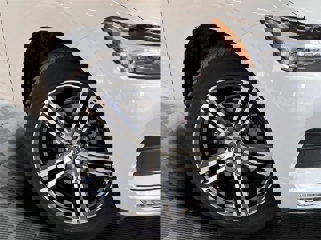 Used 2021 Volvo XC60 T5 Momentum w/ Premium Package image 29