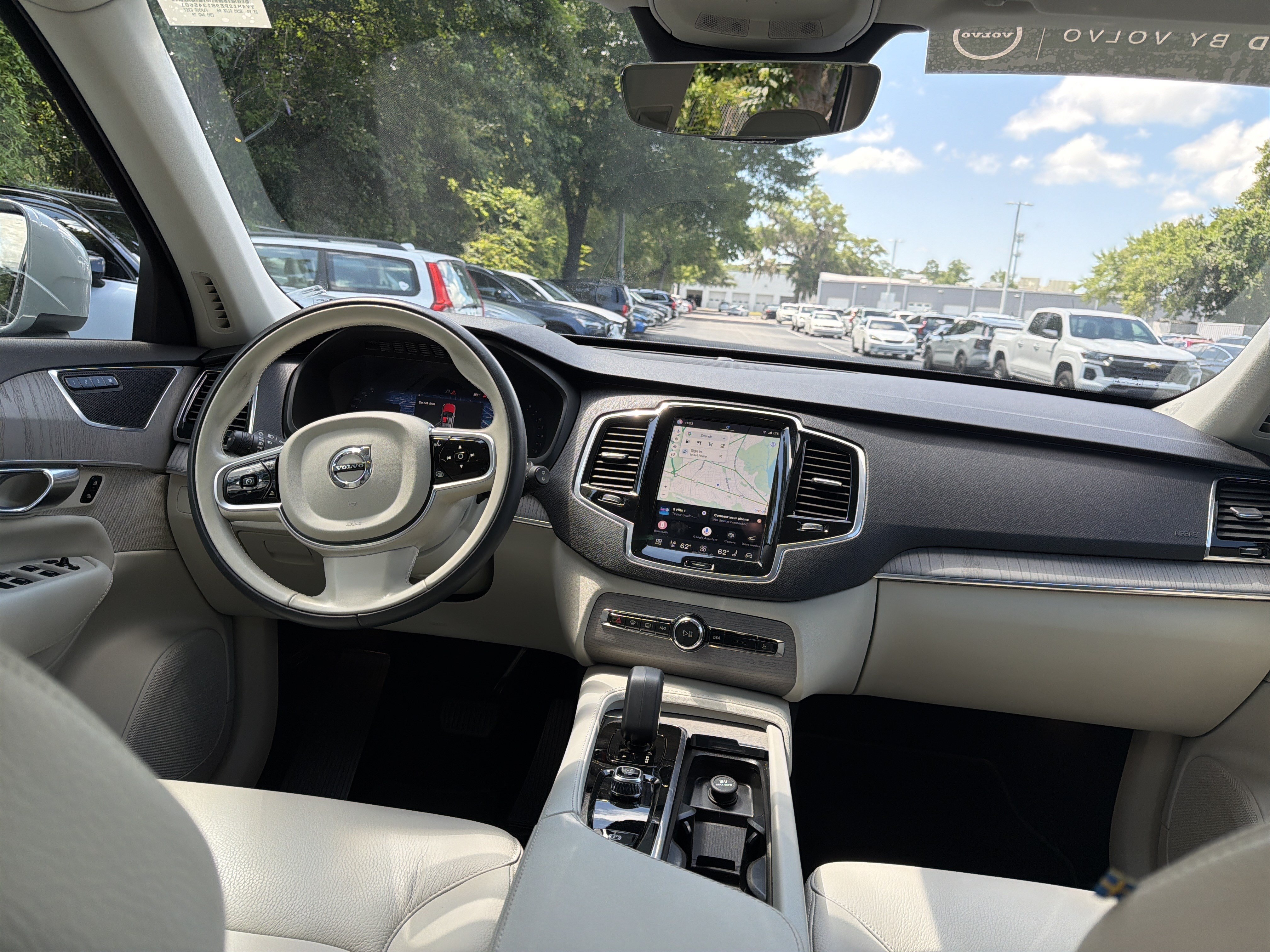 Certified 2025 Volvo XC90 B5 Plus w/ Protection Package Premier AWD/4WD image 30