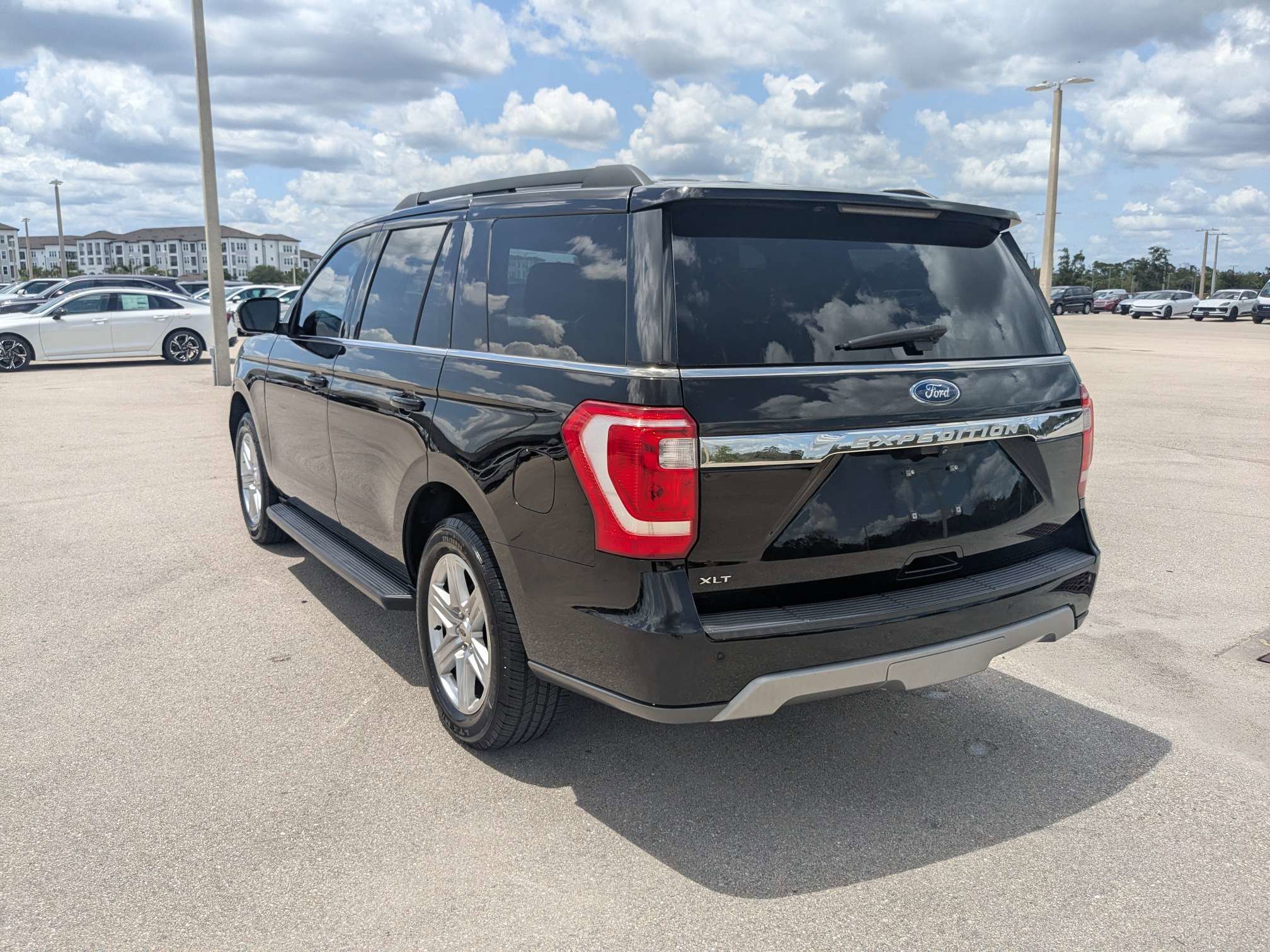 Used 2020 Ford Expedition XLT w/ Equipment Group 201A RWD image 7