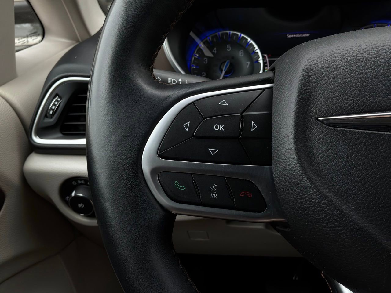 Used 2017 Chrysler Pacifica Touring-L Plus w/ Advanced Safetytec Group image 39