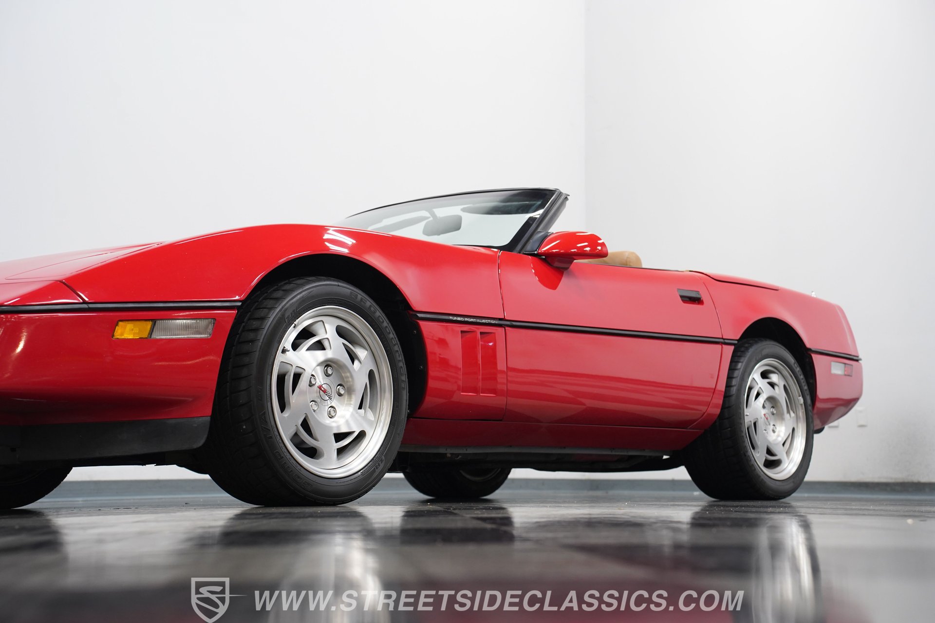 Used 1990 Chevrolet Corvette Convertible RWD image 23