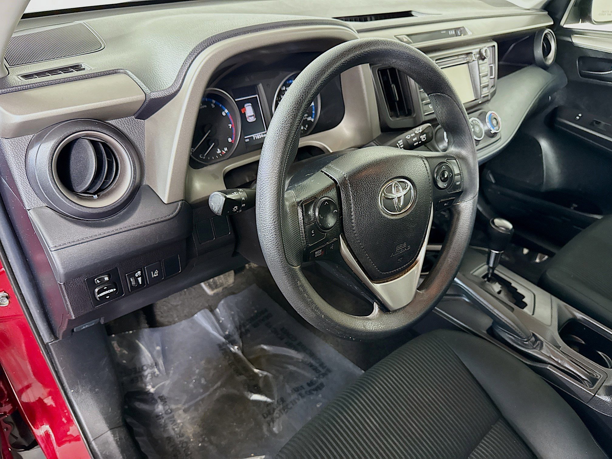 Used 2018 Toyota RAV4 LE image 22