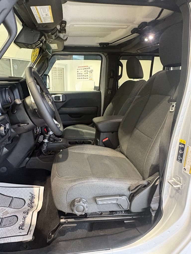 Used 2024 Jeep Wrangler Unlimited Sahara w/ Safety Group AWD/4WD image 15