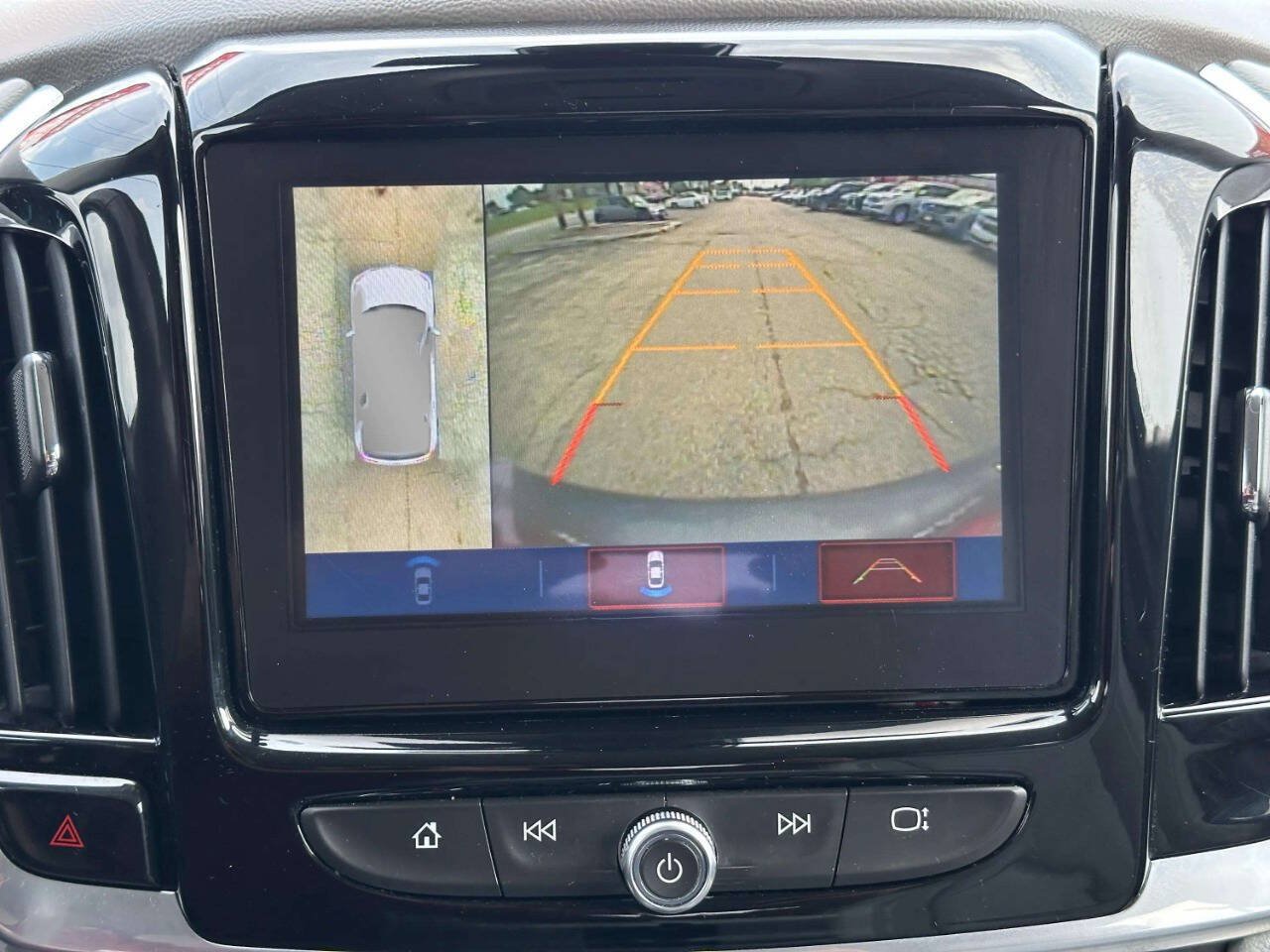 Used 2019 Chevrolet Traverse LT w/ LT Premium Package FWD image 32