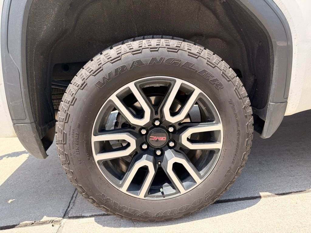 Used 2023 GMC Sierra 1500 AT4 w/ Technology Package AWD/4WD image 6