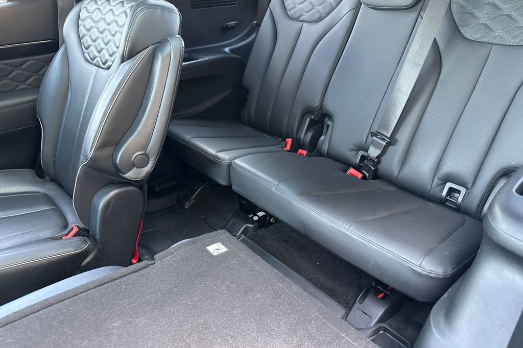 Used 2022 Hyundai Palisade Calligraphy w/ Winter Package image 13