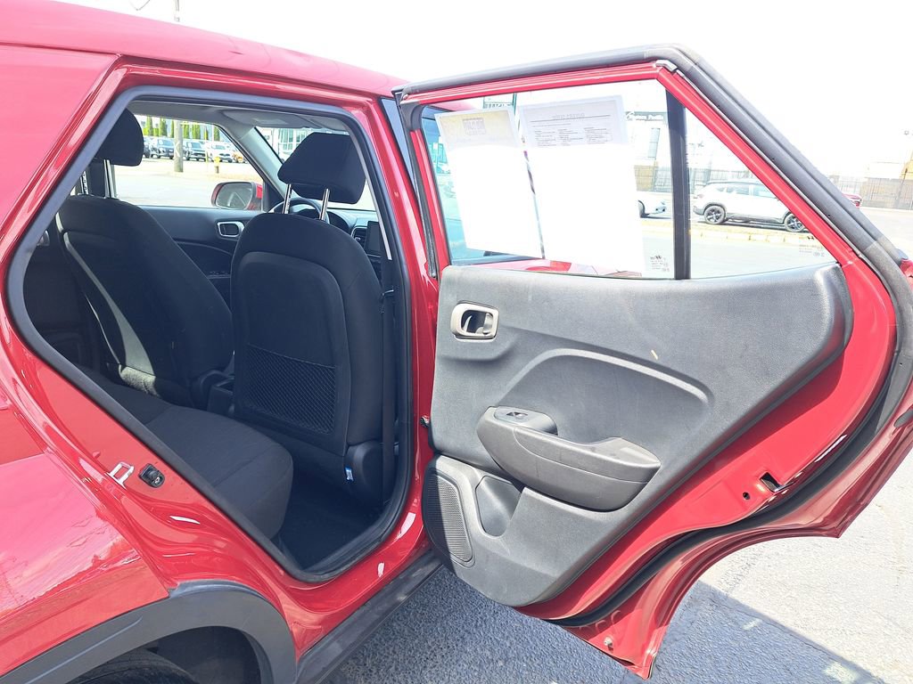 Used 2022 Hyundai Venue SE w/ Cargo Package FWD image 14