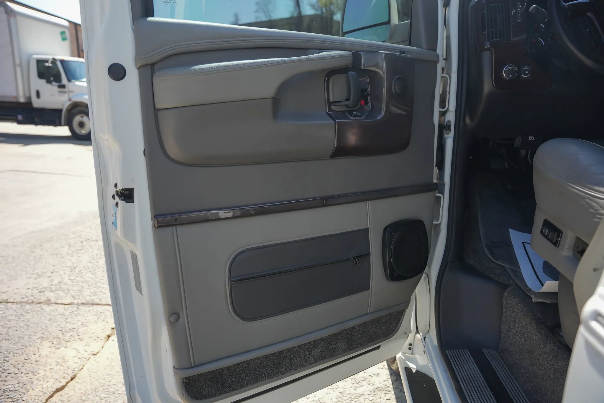 Used 2012 GMC Savana 1500 RWD image 32