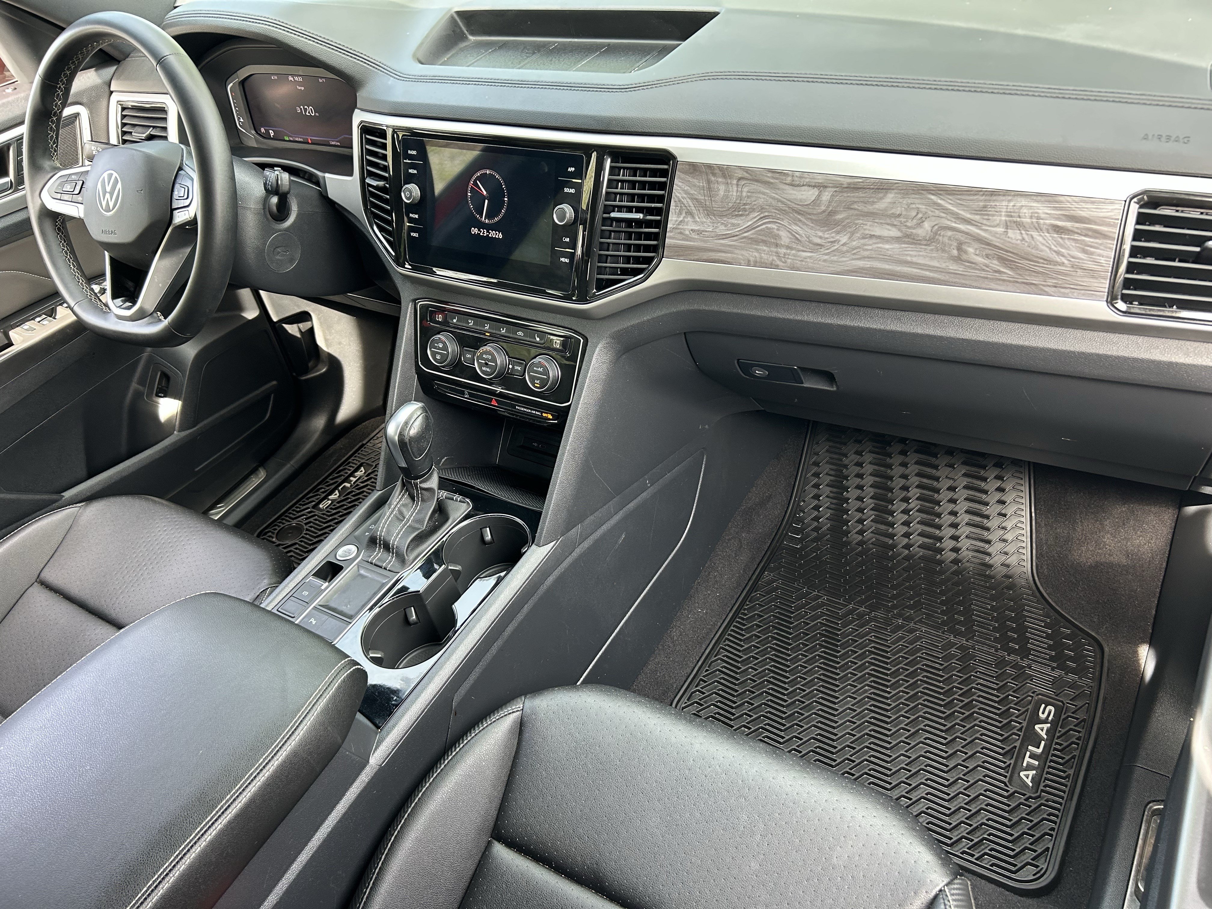 Used 2023 Volkswagen Atlas Cross Sport SE w/ Panoramic Sunroof Package FWD image 10
