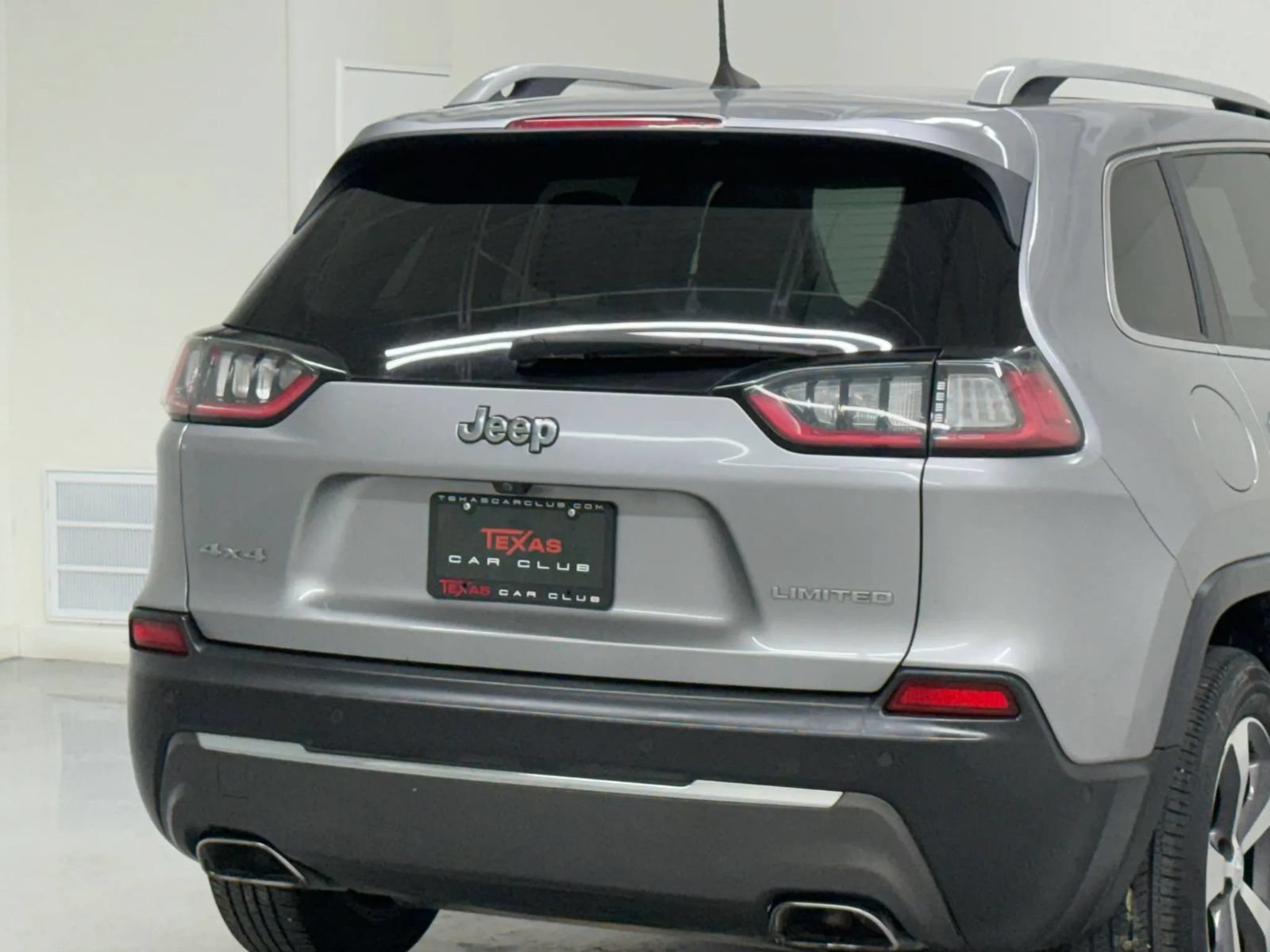 Used 2019 Jeep Cherokee Limited w/ Luxury Group AWD/4WD image 36