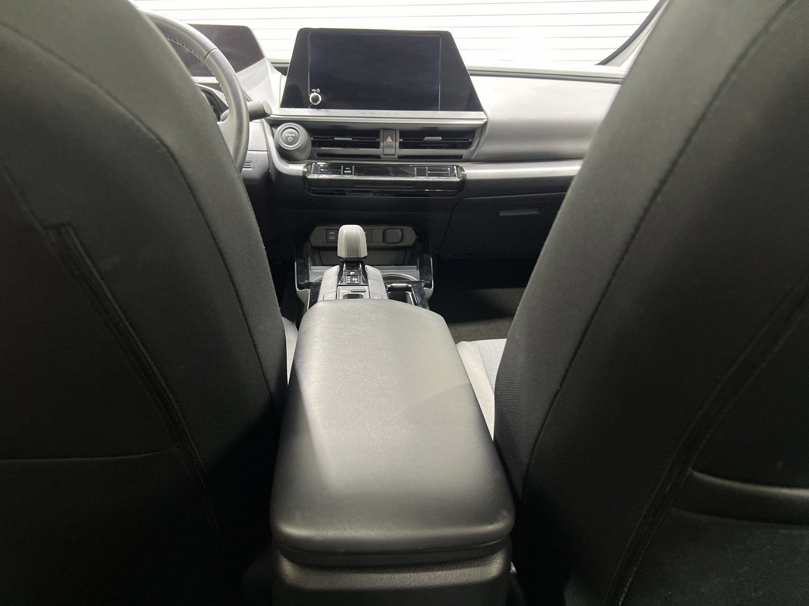 Used 2025 Toyota Prius LE FWD image 21