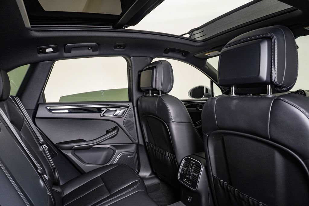 Certified 2026 Porsche Macan AWD/4WD image 16