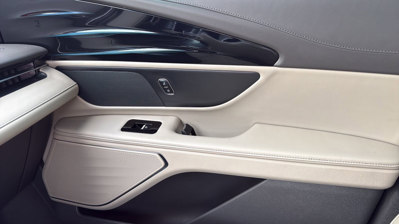 Certified 2024 Lincoln Nautilus Premier AWD/4WD image 23