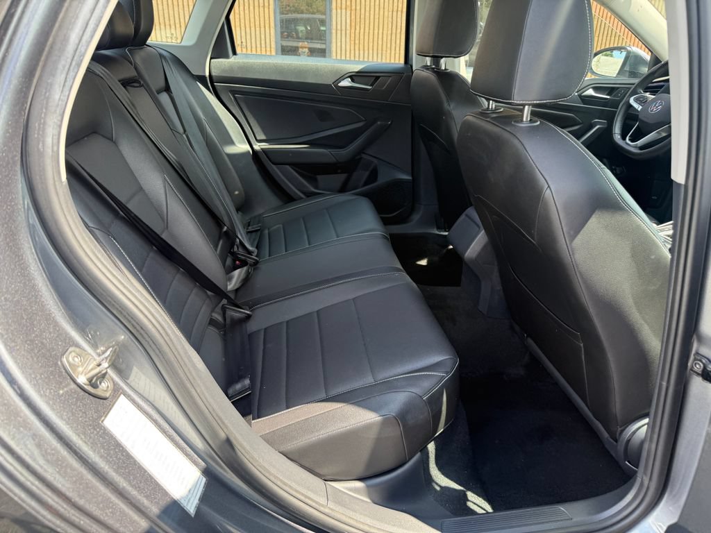 Used 2024 Volkswagen Jetta SE FWD image 13