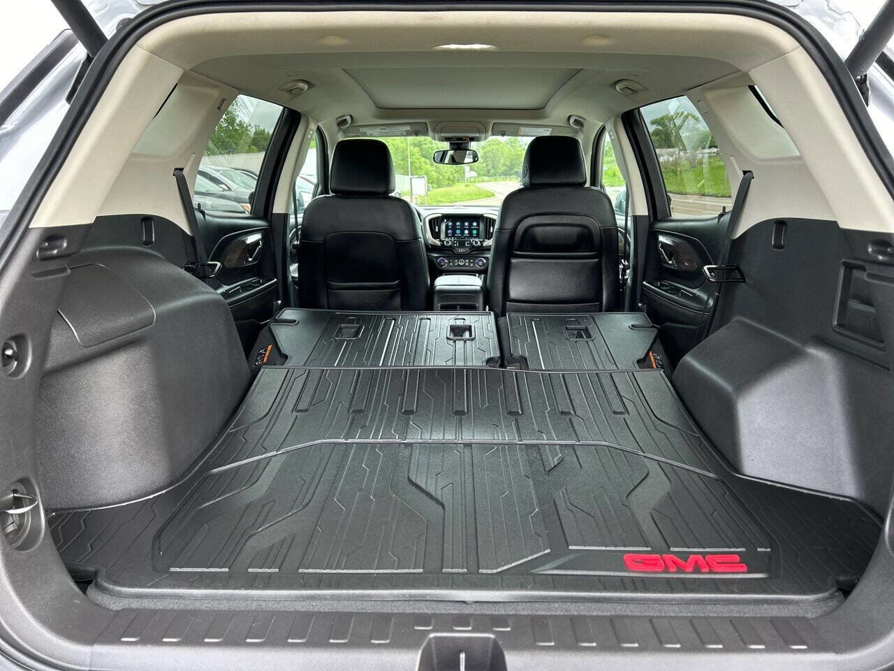 Used 2024 GMC Terrain Denali w/ Denali Premium Package image 11
