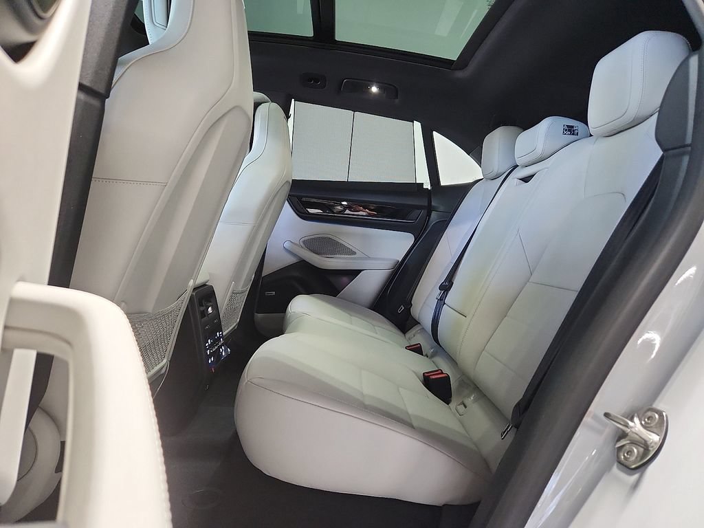 New 2026 Porsche Macan 4 Electric AWD/4WD image 11