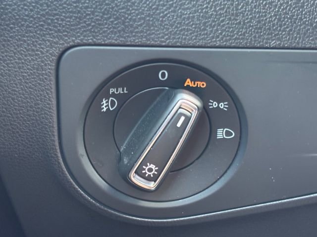 Used 2018 Volkswagen Tiguan SEL FWD image 31