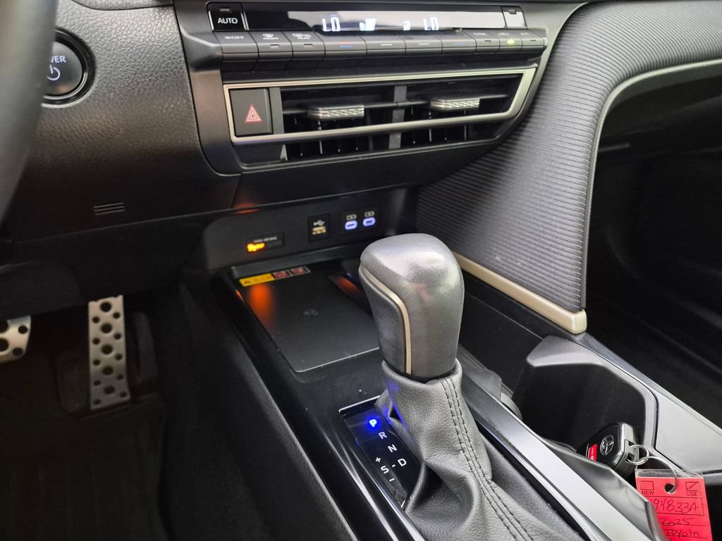Used 2025 Toyota Camry SE w/ Convenience Package FWD image 20