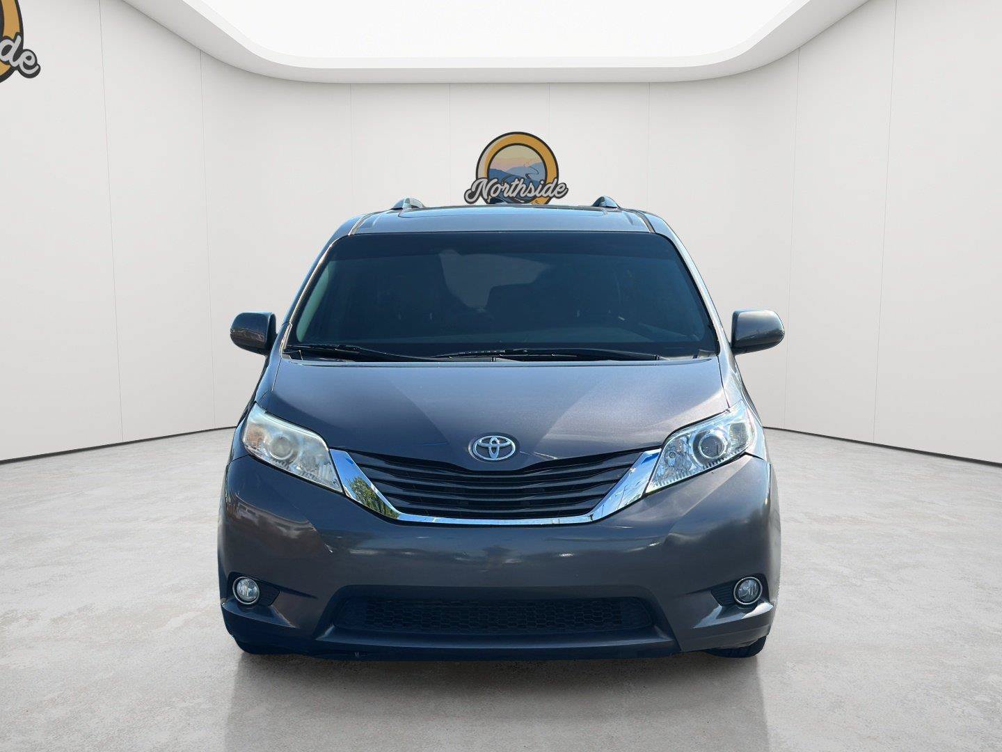 Used 2017 Toyota Sienna XLE w/ XLE Navigation Package FWD image 23