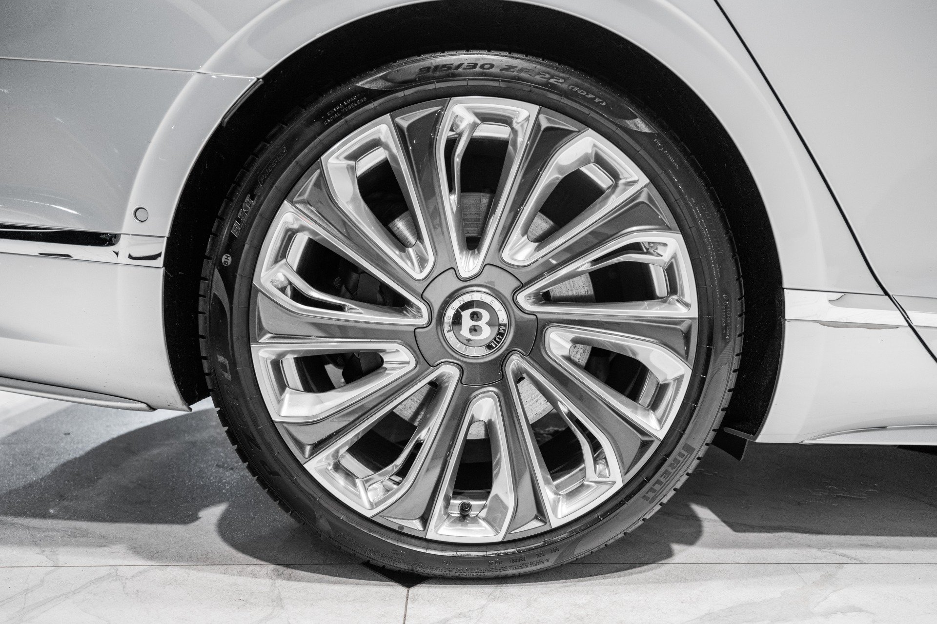 Used 2025 Bentley Flying Spur Plug-In Hybrid AWD/4WD image 17