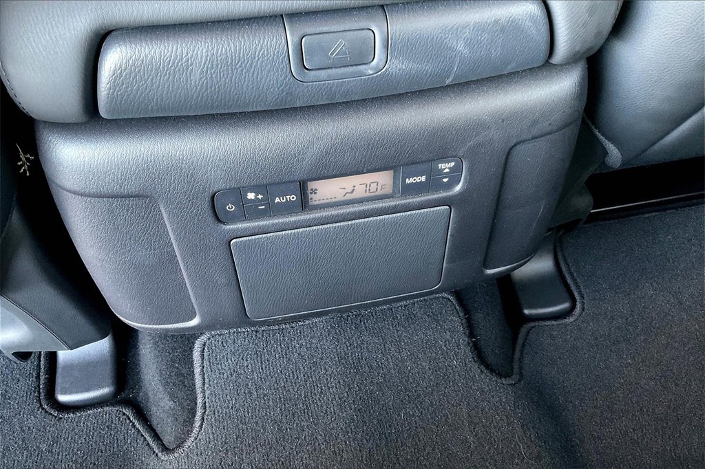 Used 2024 Nissan Armada SL w/ Captain's Chairs Package image 34