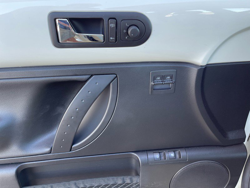 Used 2008 Volkswagen Beetle S image 24