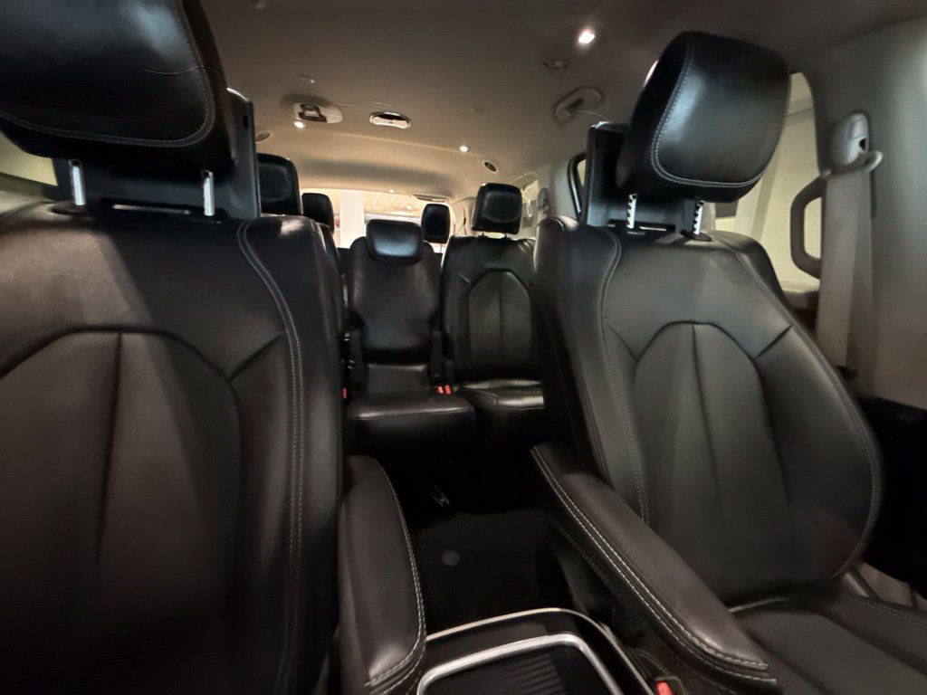 Used 2024 Chrysler Pacifica Touring-L w/ Uconnect Theater Family Group FWD image 14
