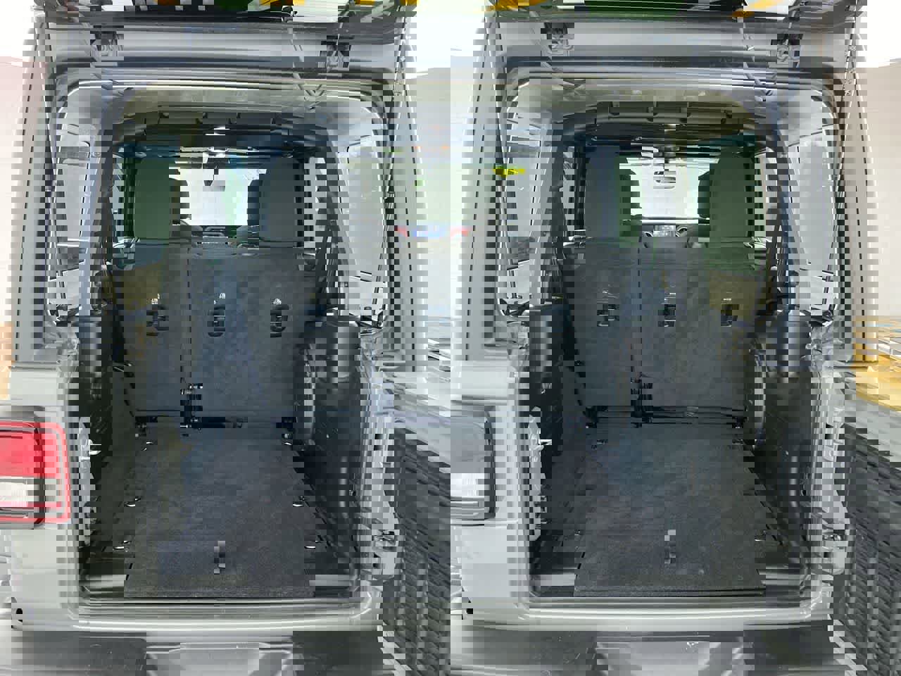 Used 2023 Jeep Wrangler Unlimited Rubicon image 34